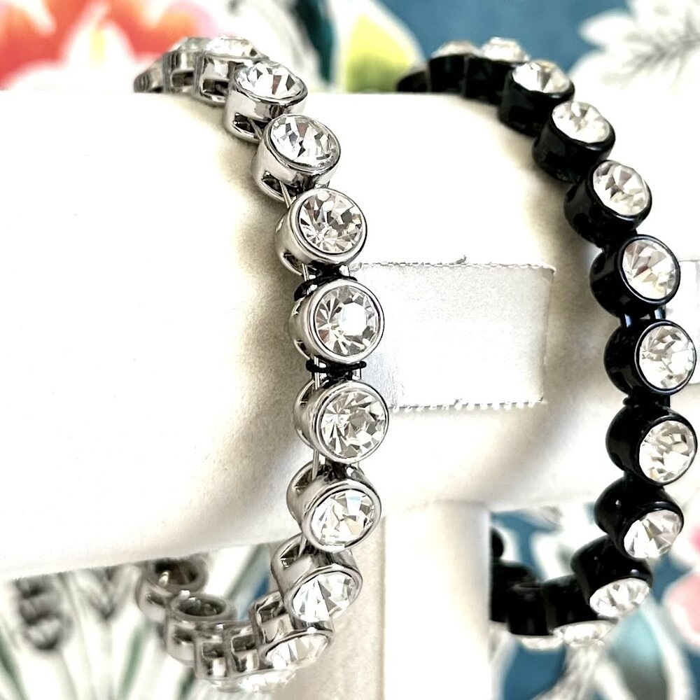 CHICO’s “Rasa” Silver & Crystal Magnetic Closure Bangle Bracelet NWT​ - Picture 12 of 15